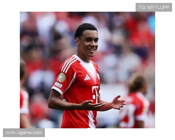 关键换人:图赫尔用格纳布里换下穆夏拉,改变拜仁进攻宽度 关键换人:图赫尔用格纳布里换下穆夏拉,改变拜仁进攻宽度